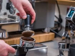 2-tlg. Set Tamper Mit Matte In Schwarz, Maße: 5,3x5,3x10 Cm -Typhoon Store buddys bar 2 tlg set tamper mit matte in schwarz masse 5 3x5 3x10 cm 5