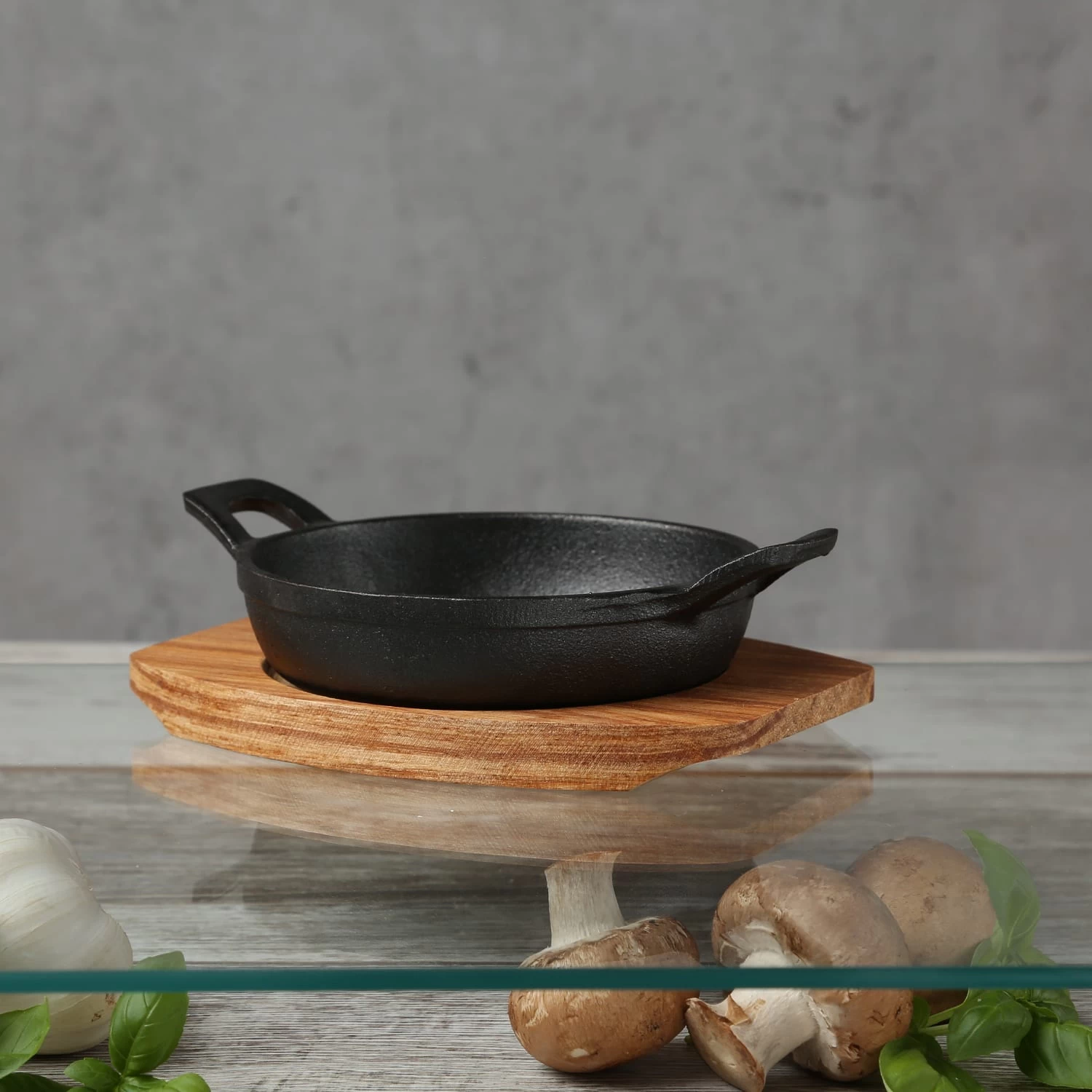 Servierpfanne Mit Holzuntersetzer In Schwarz - D: 12cm 4 Servierpfanne Mit Holzuntersetzer In Schwarz - D: 12cm – Bild 4