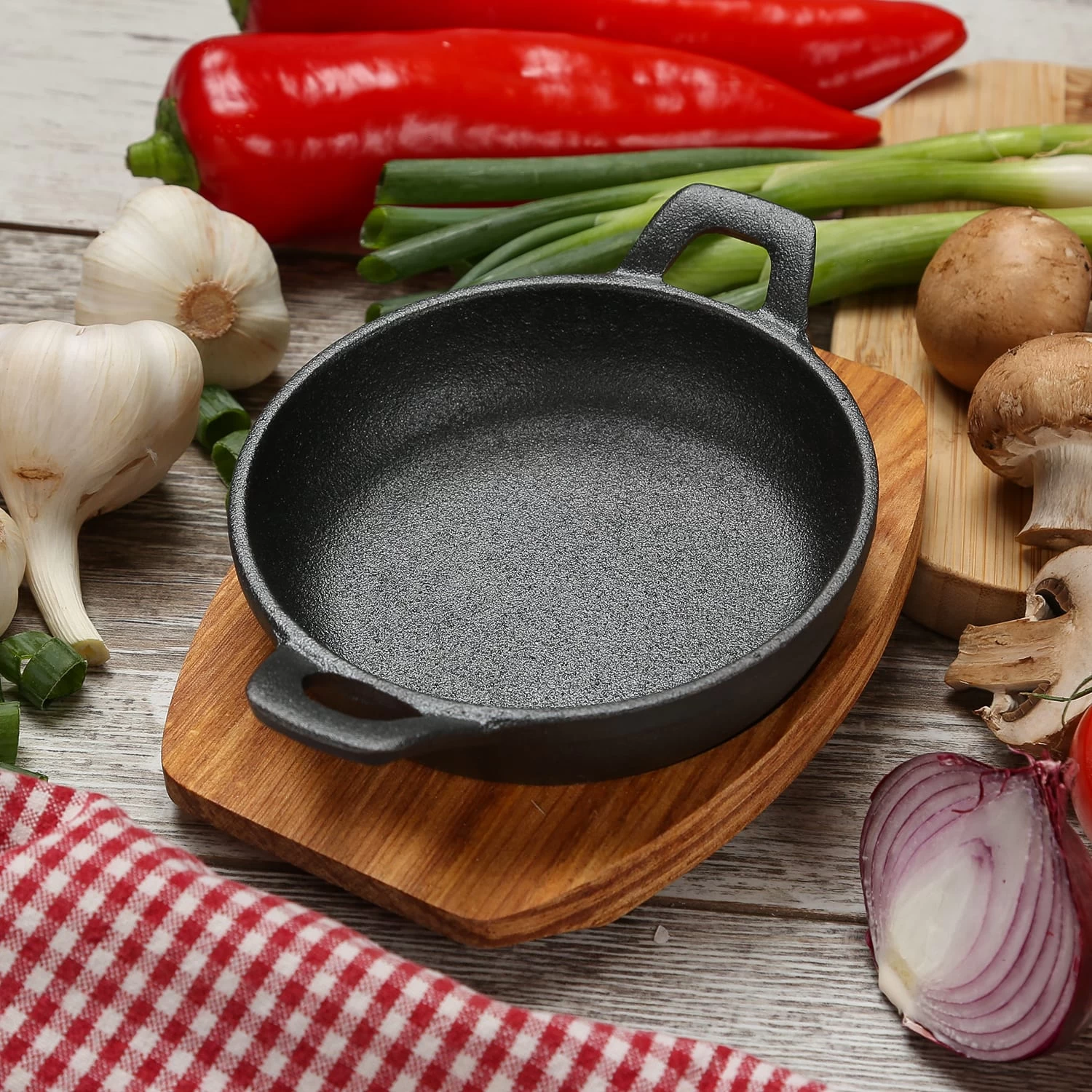 Servierpfanne Mit Holzuntersetzer In Schwarz - D: 12cm 5 Servierpfanne Mit Holzuntersetzer In Schwarz - D: 12cm – Bild 5