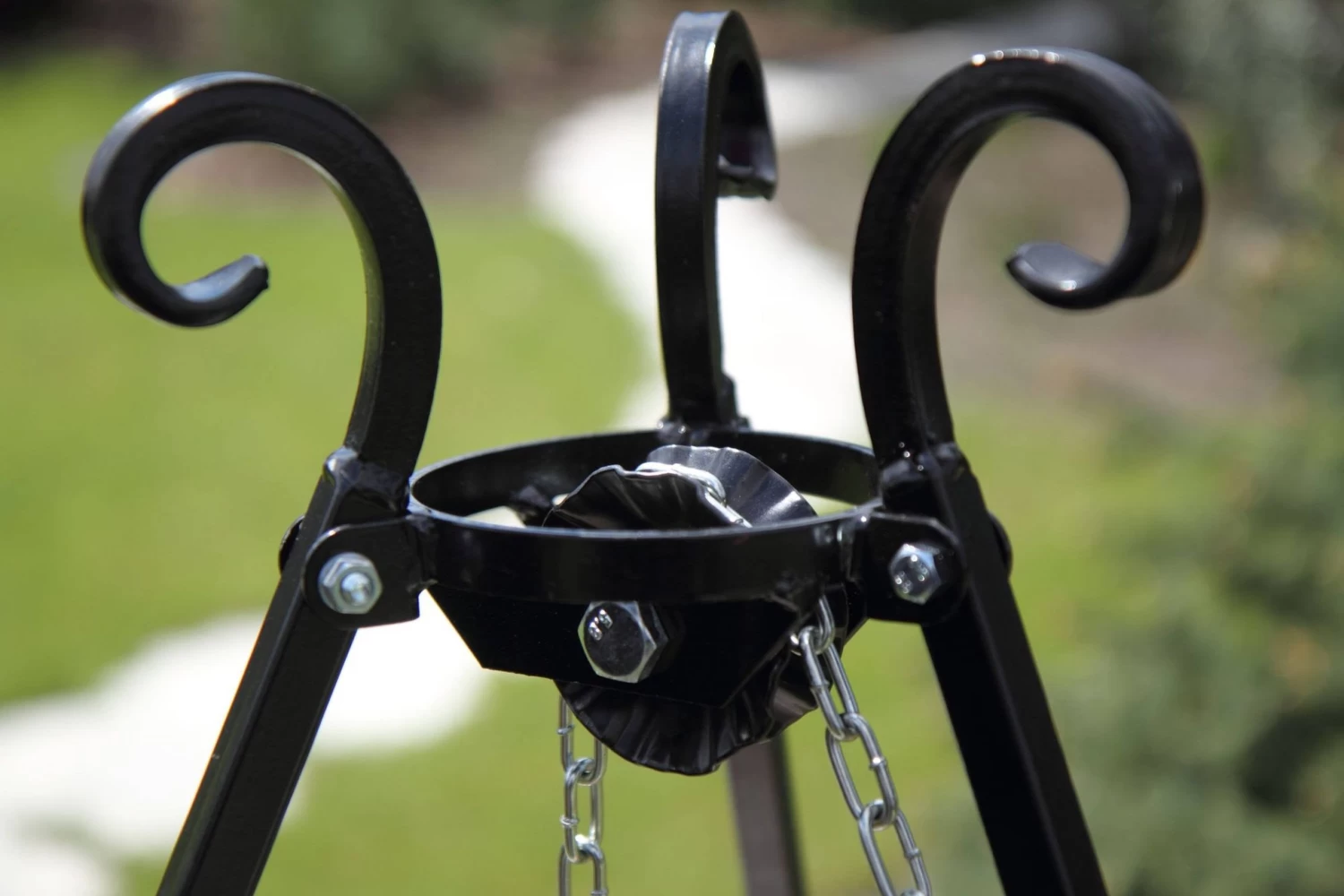 Dreibein-Schwenkgrill LESLAU In Schwarz 6 Dreibein-Schwenkgrill LESLAU In Schwarz – Bild 6